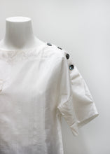 Load image into Gallery viewer, AQUASCUTUM TOP WITH BUTTONS
