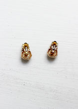 Load image into Gallery viewer, VINTAGE CLIP ON EARRINGS WITH PEARLS
