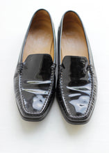 Load image into Gallery viewer, TOD&#39;S PATENT LEATHER LOAFERS
