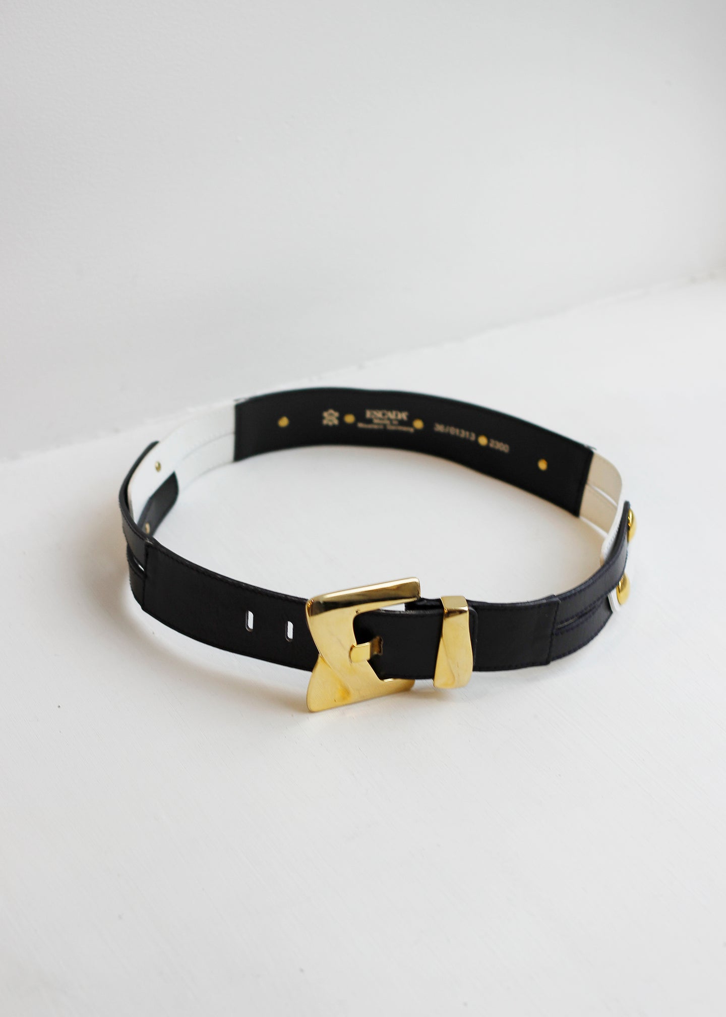 ESCADA VINTAGE LEATHER BELT