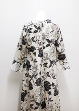 Load image into Gallery viewer, VINTAGE FLORAL DRESS
