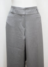 Load image into Gallery viewer, GREY CROPPED PANTS
