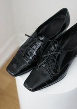 Load image into Gallery viewer, VINTAGE PATENT LEATHER SHOES
