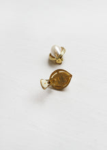 Load image into Gallery viewer, PEARL EARRINGS WITH RHINESTONES
