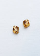 Load image into Gallery viewer, LIGHT PINK VINTAGE CLIP ON EARRINGS
