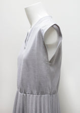 Load image into Gallery viewer, VINTAGE DRESS WITH PLEATED HEM

