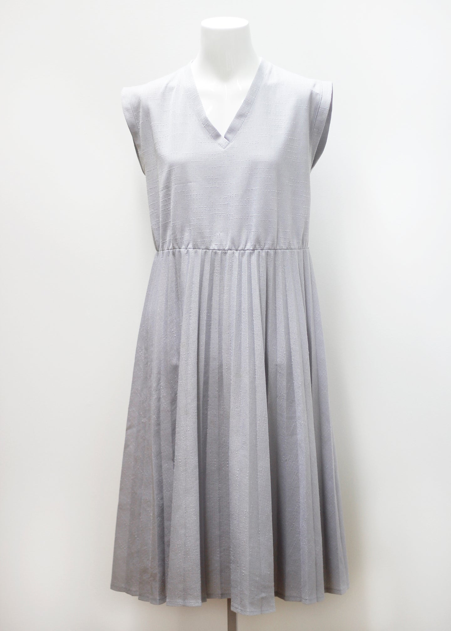 VINTAGE DRESS WITH PLEATED HEM