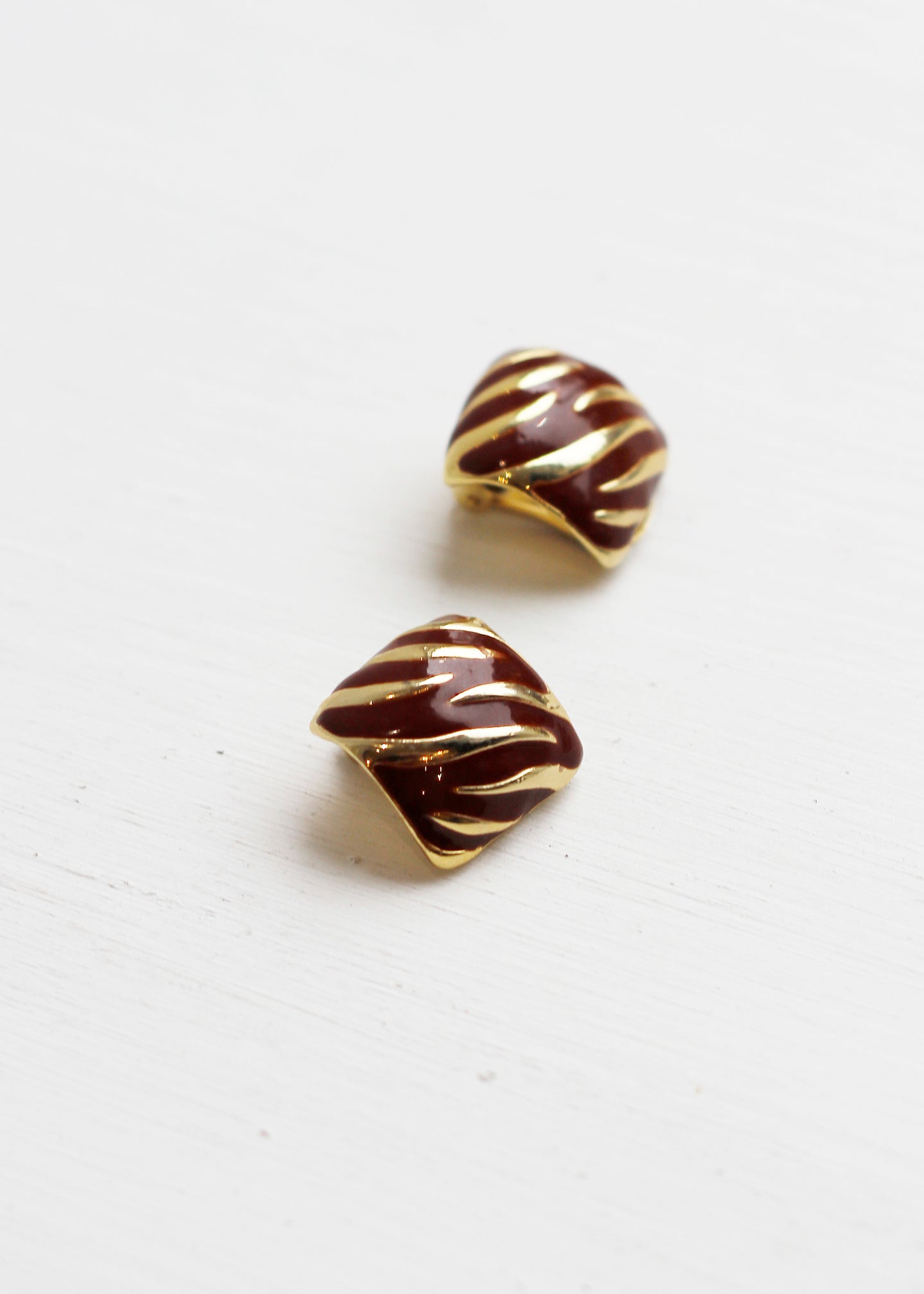 TIGER STRIPED CLIP ON EARRINGS