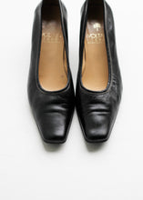 Load image into Gallery viewer, BLACK VINTAGE LEATHER PUMPS
