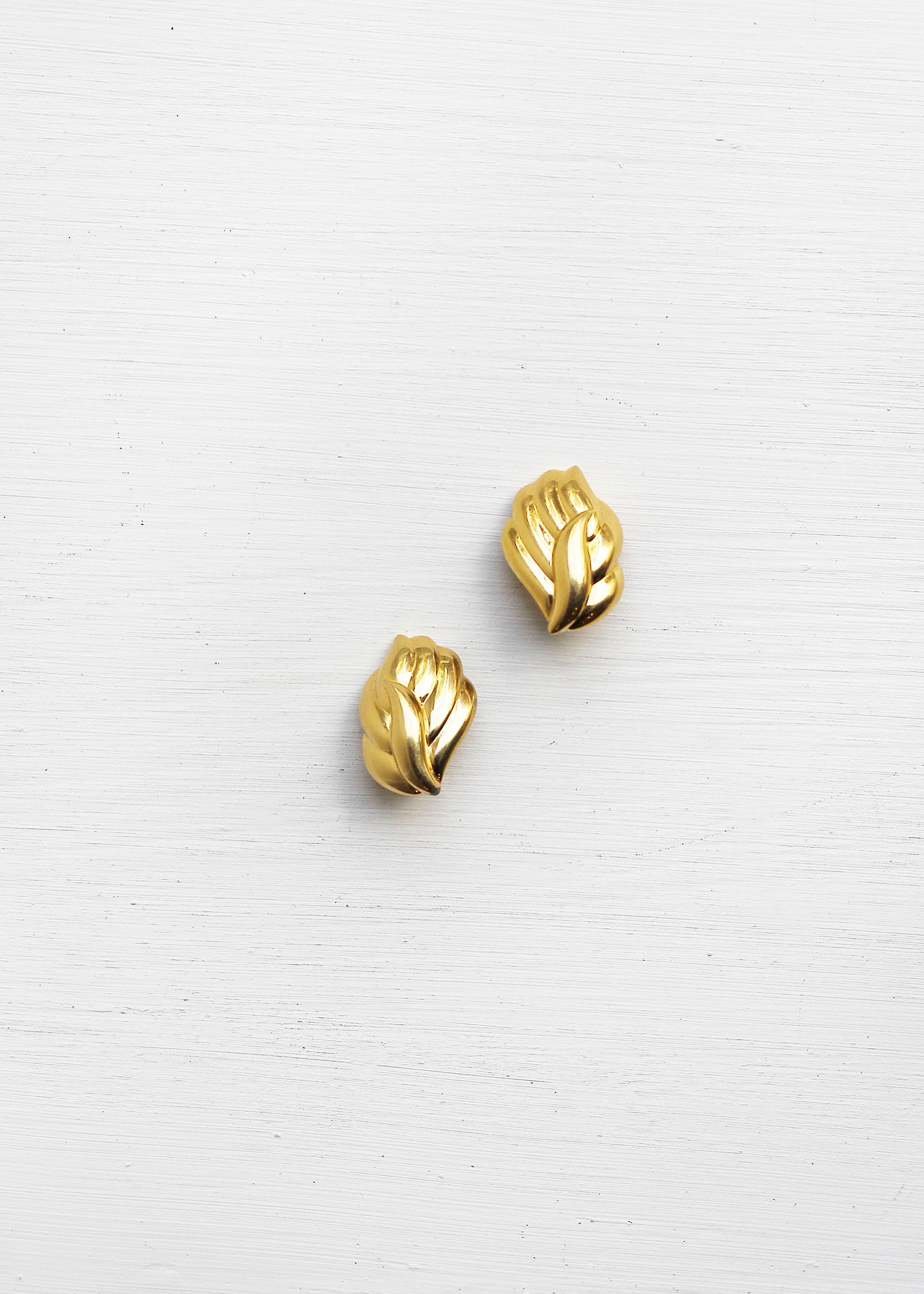 WING SHAPED VINTAGE CLIP ON EARRINGS